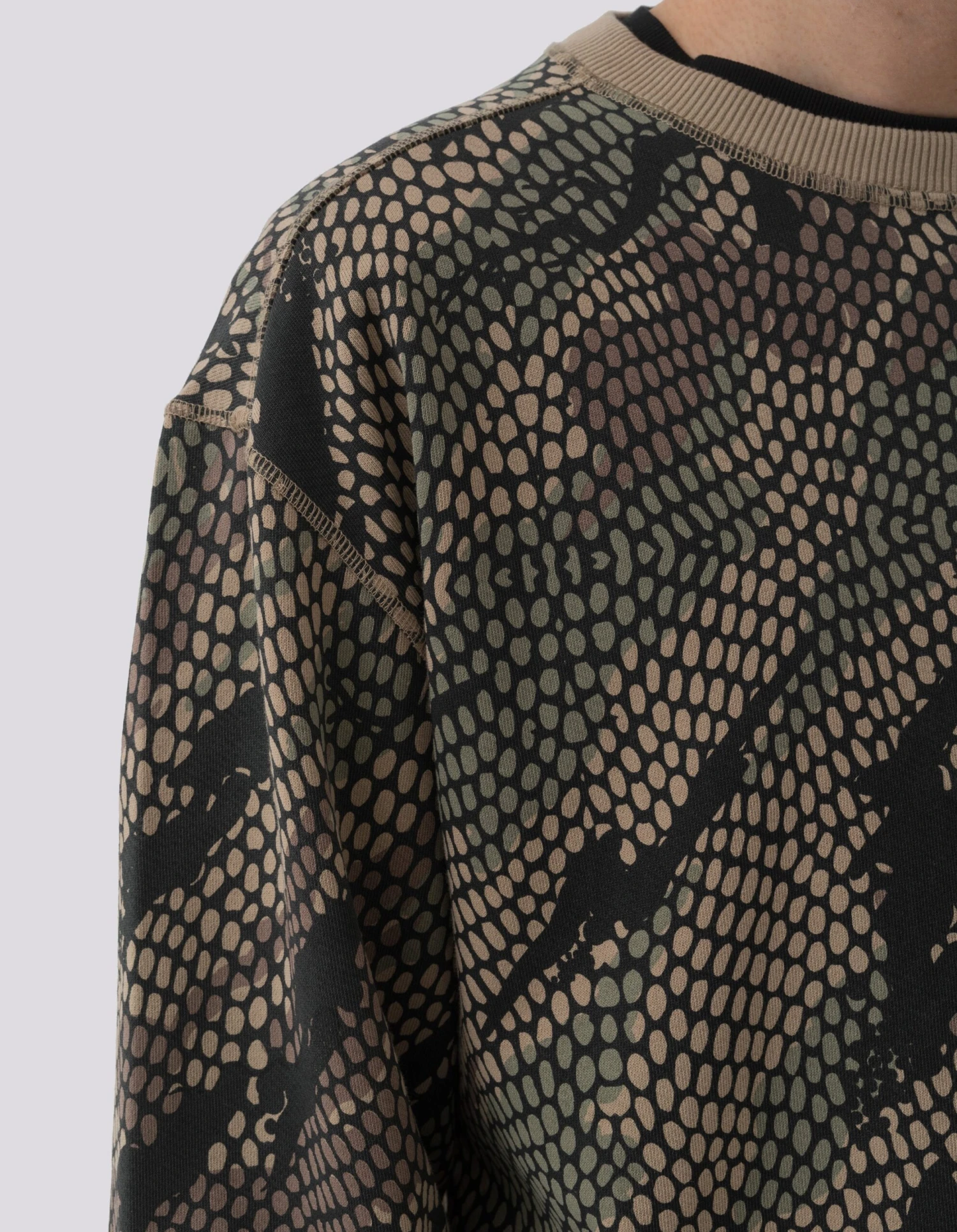 Maharishi 5067 Organic Camo Crew Sweat Woodland 6 Maharishi 5067 Organic Camo Crew Sweat Woodland - Image 6