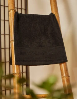 Maharishi 9871 Towel 40 X 80cm · Organic Cotton 700 Black 6 Maharishi 9871 Towel 40 X 80cm · Organic Cotton 700 Black -Maharishi Shop Homeware 9871 black 20 Green